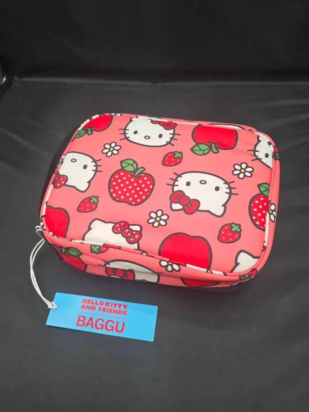 NWT Baggu Puffy Lunch box Hello Kitty Apple print